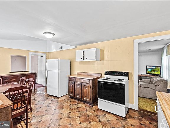 5th image of 140 Barrett Heights Rd