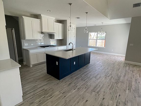 5th image of 108 Les Ln
