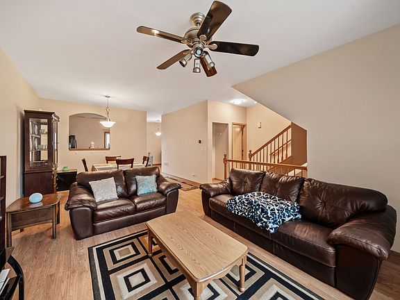 4th image of 1702 Fieldstone Dr N