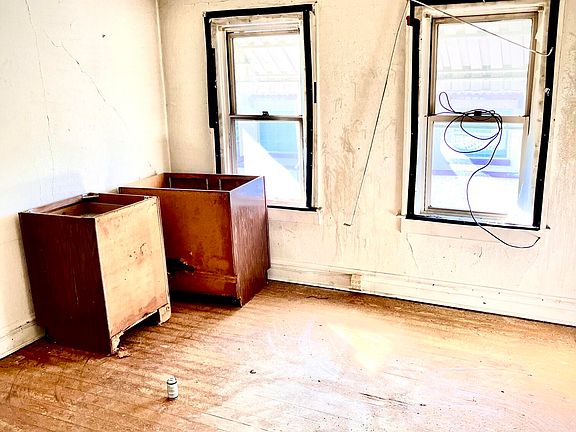 3rd image of 119 Wallace St