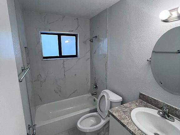 4th image of 1135 W 76th St #3