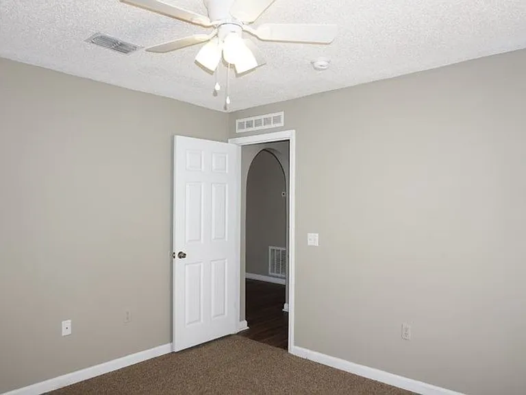 6648 Gentle Oaks Dr E — Photo 15
