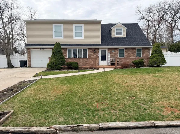 178 Geery Avenue, Holbrook, NY 11741