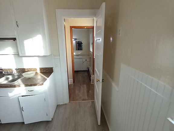 3rd image of 27 Miller Ave #2