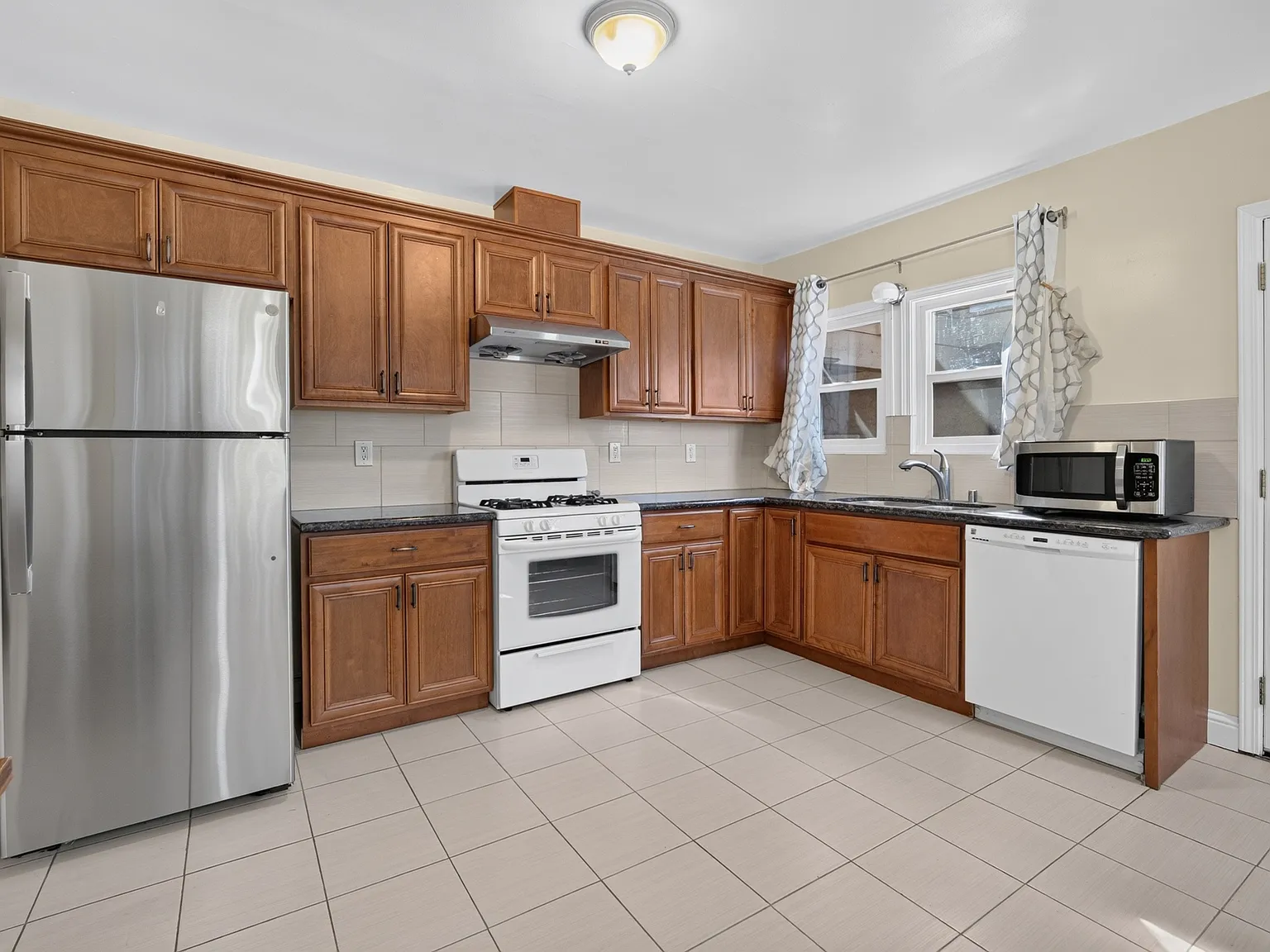 736 Mountain View Avenue - 1 — Photo 3