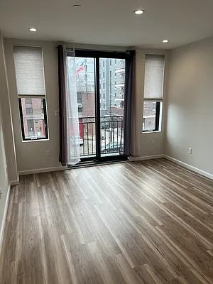 Rented by Plaza Realty | media 6