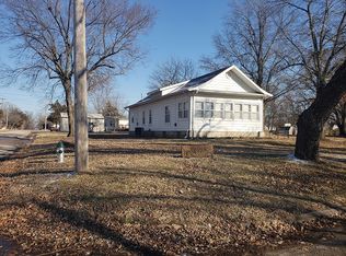 500 S Grove St, Yates Center, KS 66783