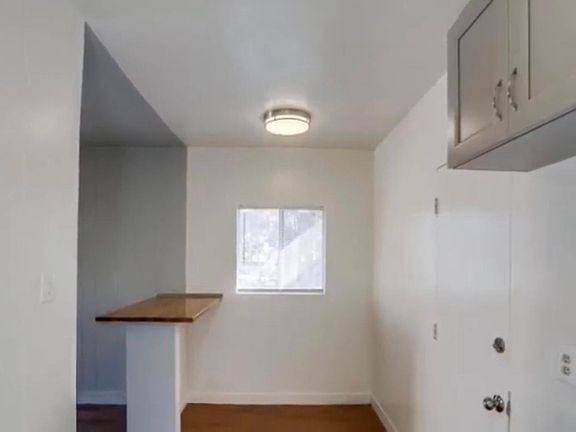 5th image of 3253 Andrita St