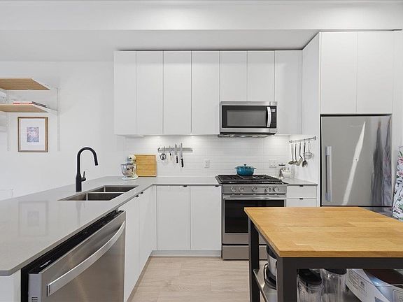 5th image of 2345 Rindall Ave #104