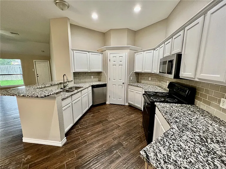 2417 Windblown Dr — Photo 7