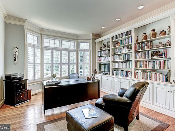 4th image of 1528 Dahlia Ct