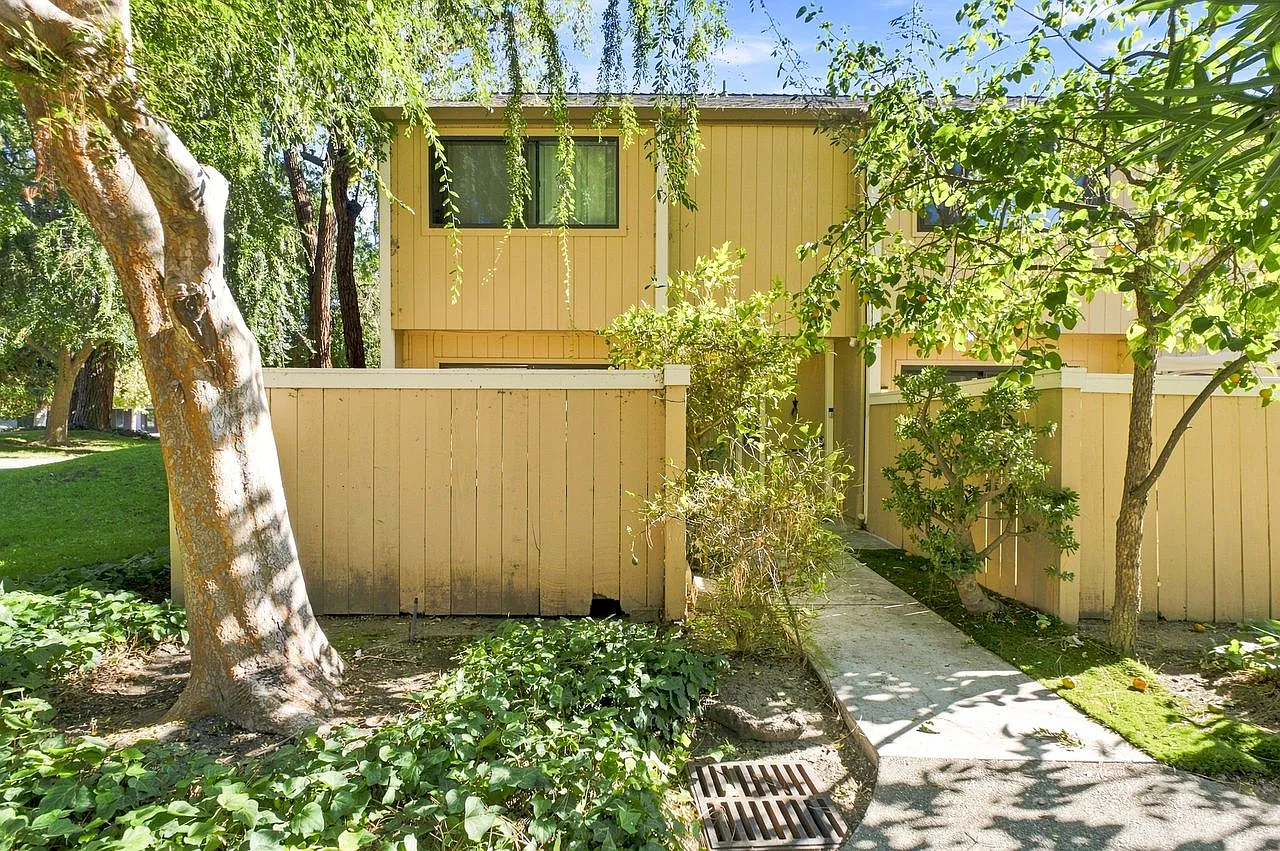 3001 Kaiser Dr — Photo 1