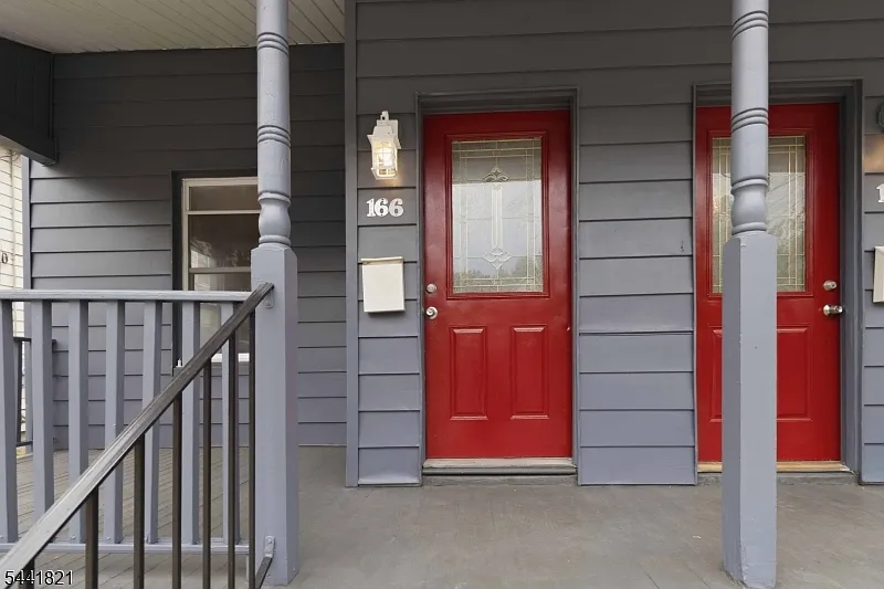 3 bed, 1.0 bath, $3,000 — Photo 2