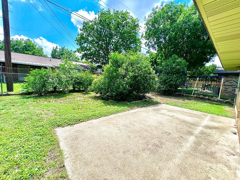 129 Village Dr — Photo 12