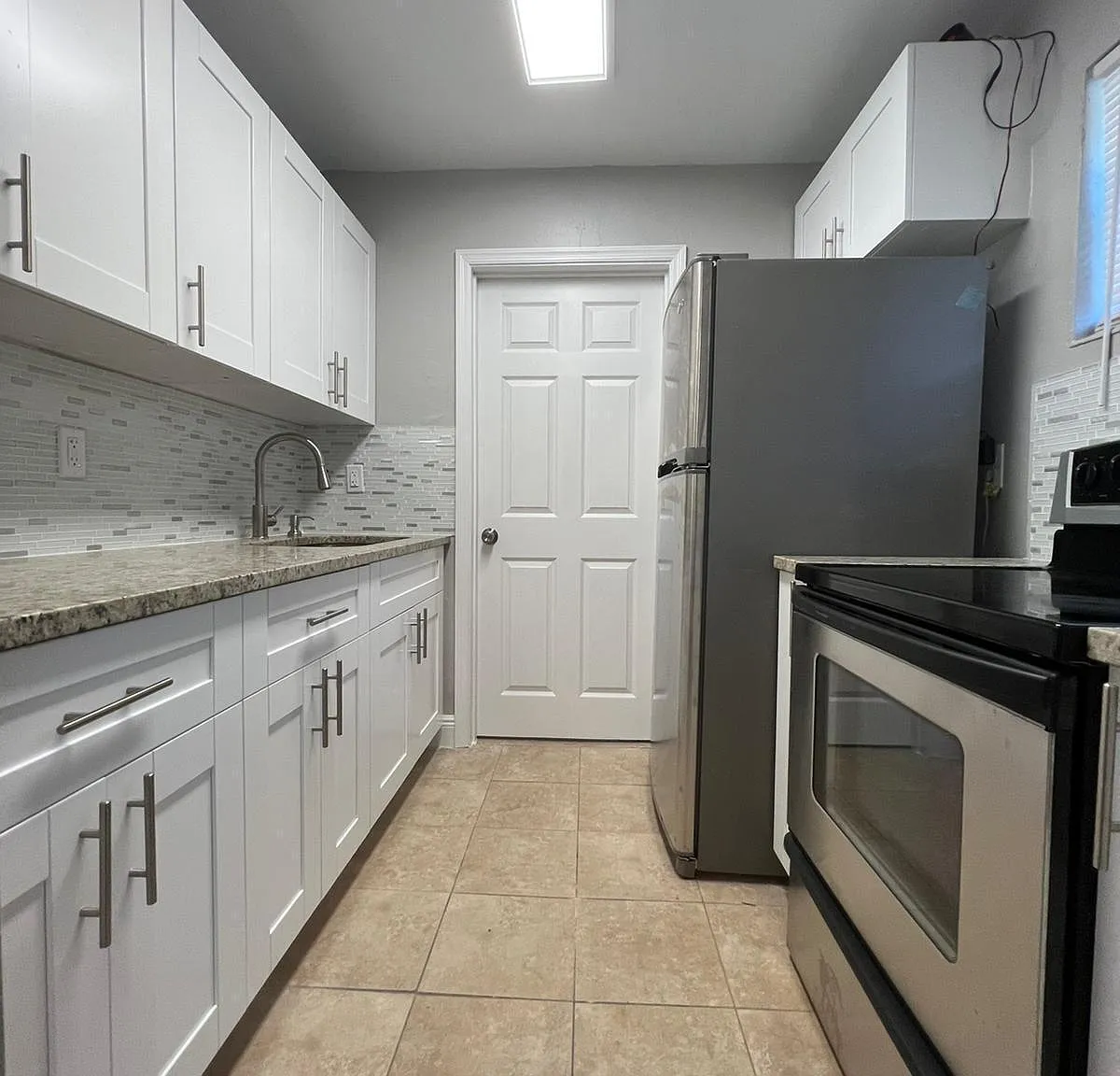 3 bed, 2.0 bath, 744 sqft, $2,600 — Photo 4