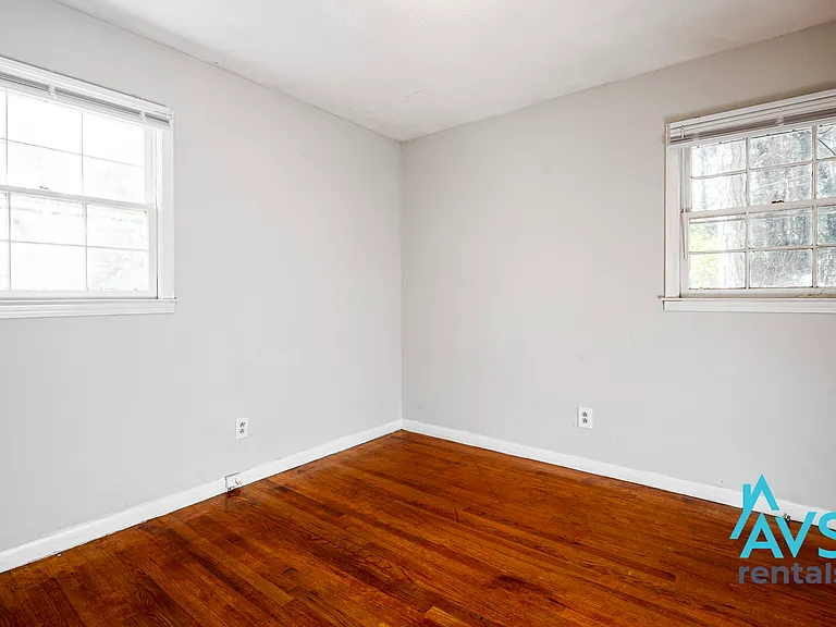 908 Woodale Cir — Photo 11