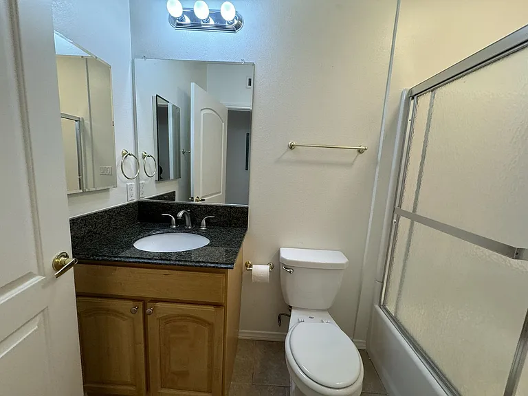 4077 Inglewood Blvd — Photo 12