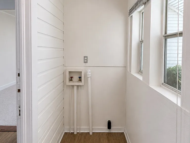 302 Davis Park Rd — Photo 6