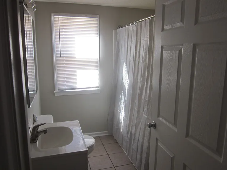 922 S Austin St — Photo 6