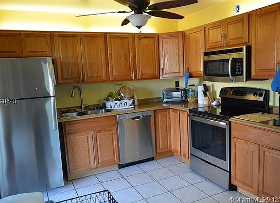 3rd image of 2725 SW 46th St
