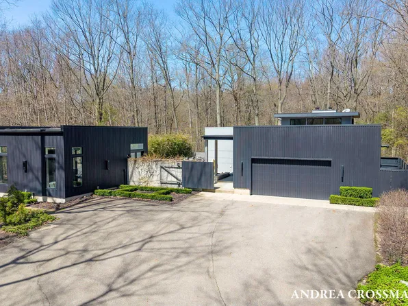 6919 Bendemeer Dr, Fennville, MI 49408