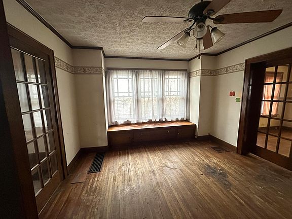 5th image of 1083 Harrisburg Pike