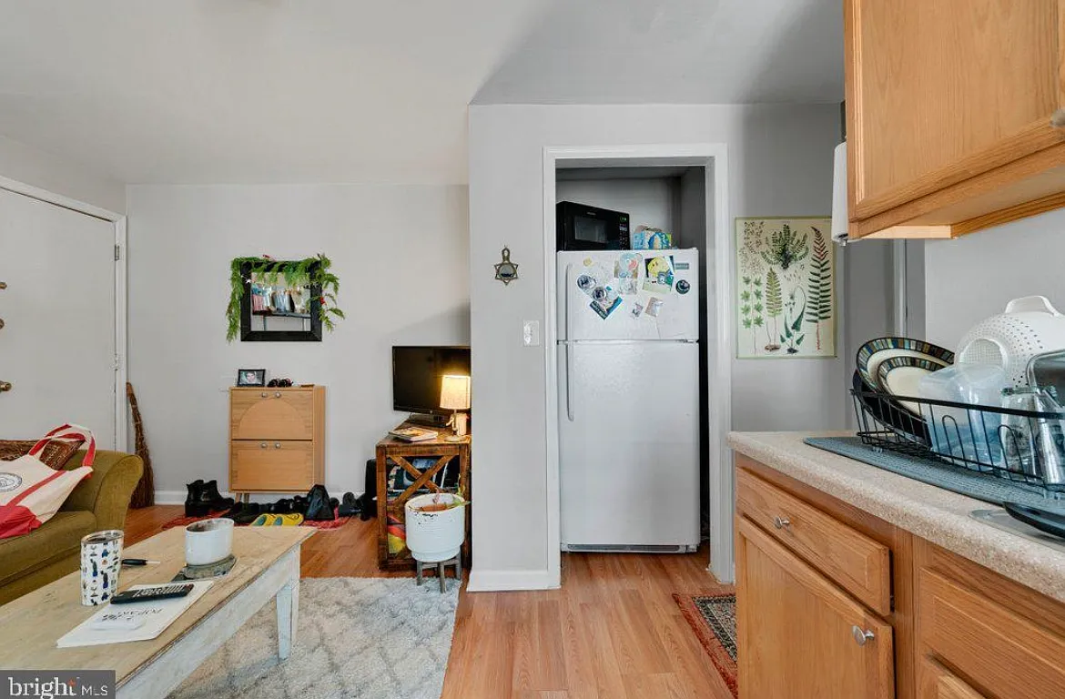 1 bed, 400 sqft, $1,050 — Photo 4