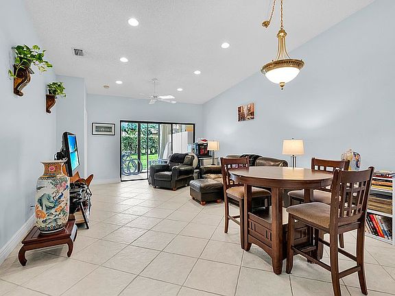 5th image of 6837 Bridlewood Ct