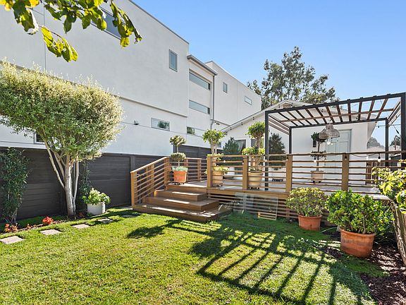 5th image of 662 Rosecrans Ave