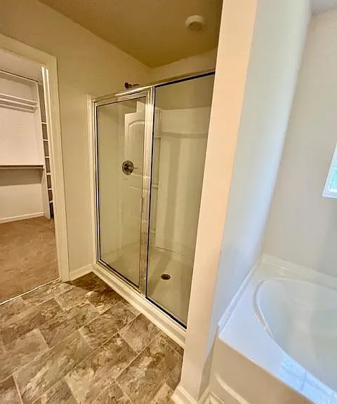 2728 Piper Dr S — Photo 33