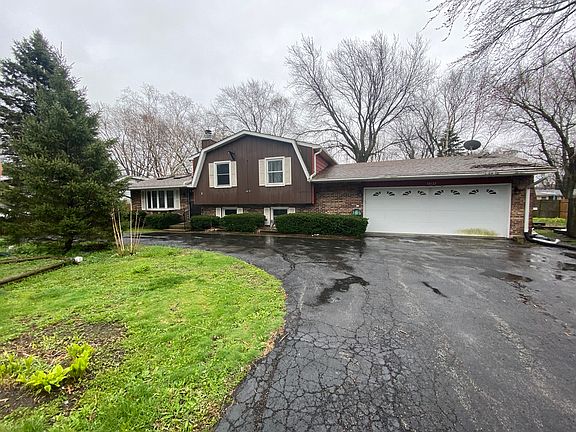 2nd image of 10137 W Winthrop Ct