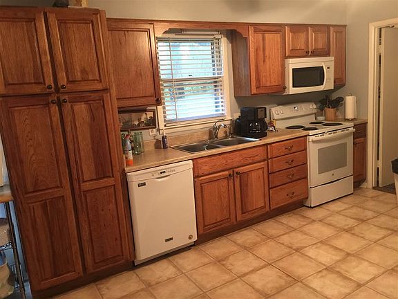 4th image of 740 Weir St