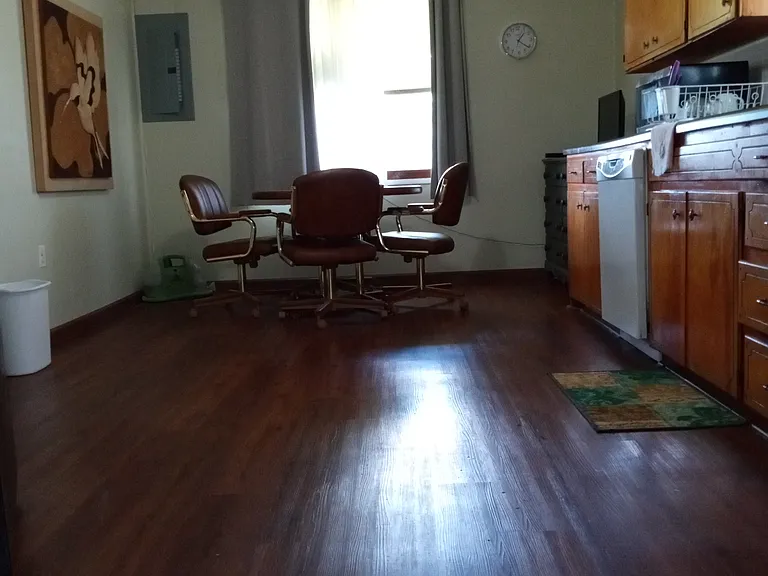 1008 N Ash St — Photo 6