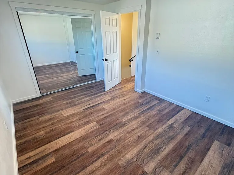540 W Maple St #25 — Photo 17