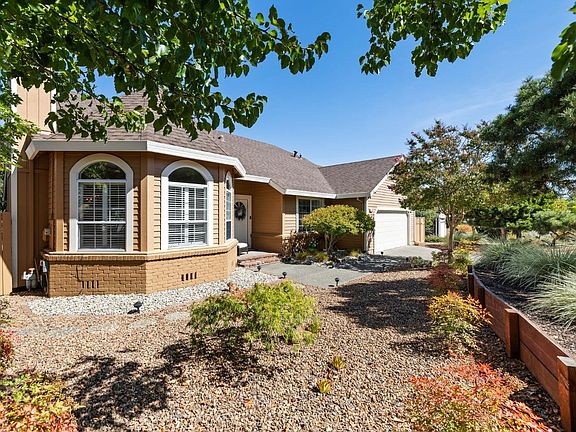3rd image of 7839 Oakmont Drive