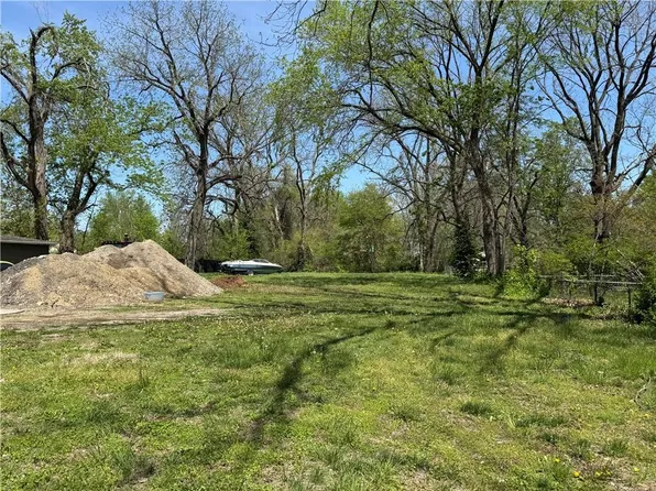 223 Lyon St, Lawrence, KS 66044