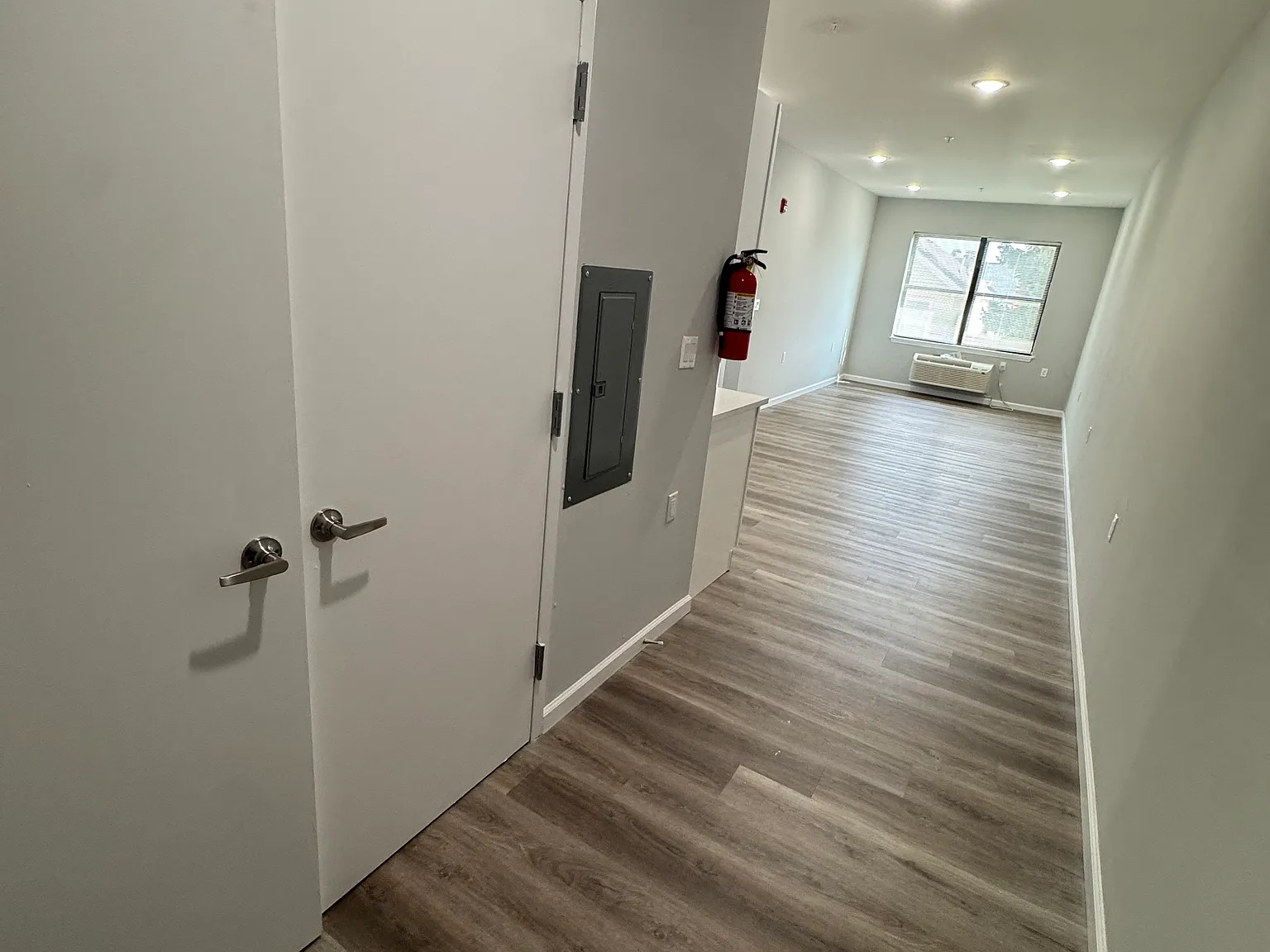 4 bed, $2,863 — Photo 2