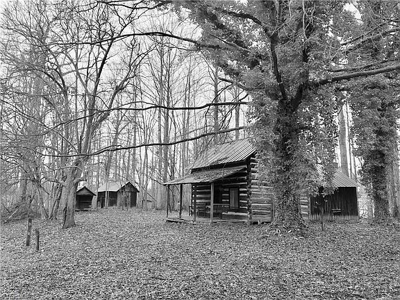 4th image of 445 Hopkins Rd