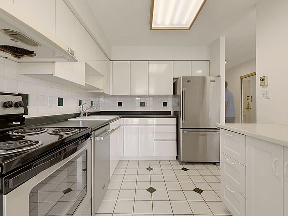 5th image of 1327 Keith Rd E #603
