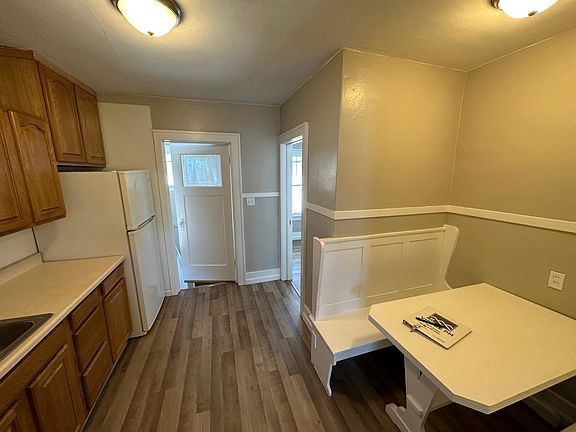 5th image of 228 7th Ave N #228