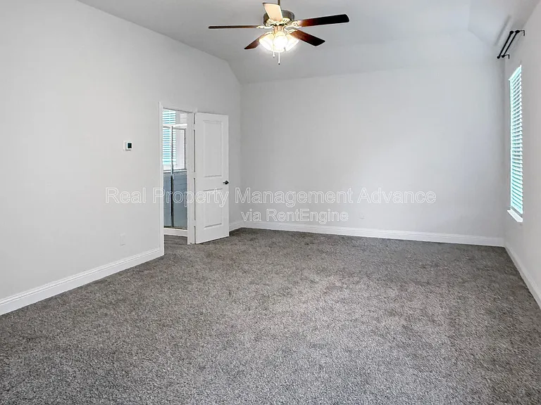 2912 Log Cabin Dr — Photo 12