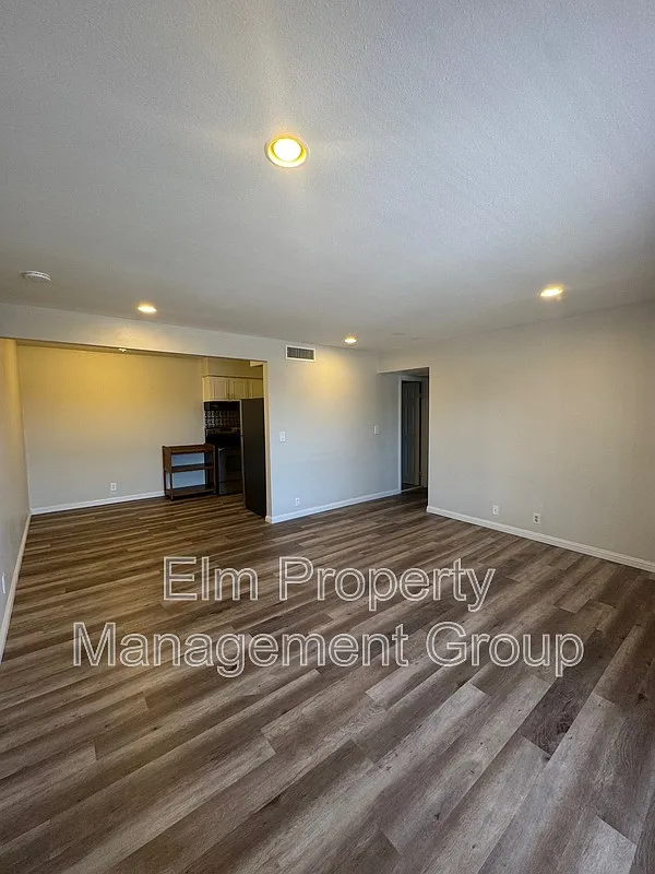 2 bed, 1.0 bath, 816 sqft, $1,150 — Photo 3