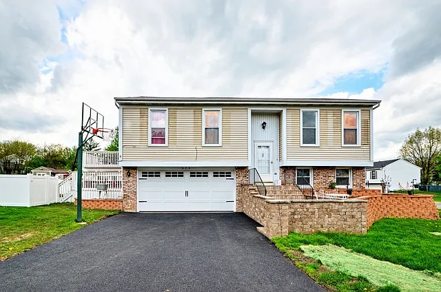 620 Iroquois Trl photo 1