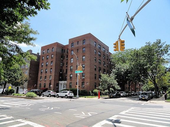 3rd image of 8106 34th Ave APT 5A