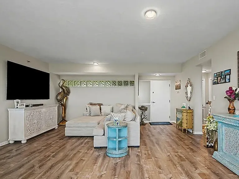 5408 Eagles Point Cir #302 — Photo 3