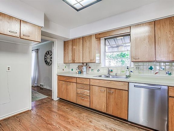 5th image of 608 Northill Dr