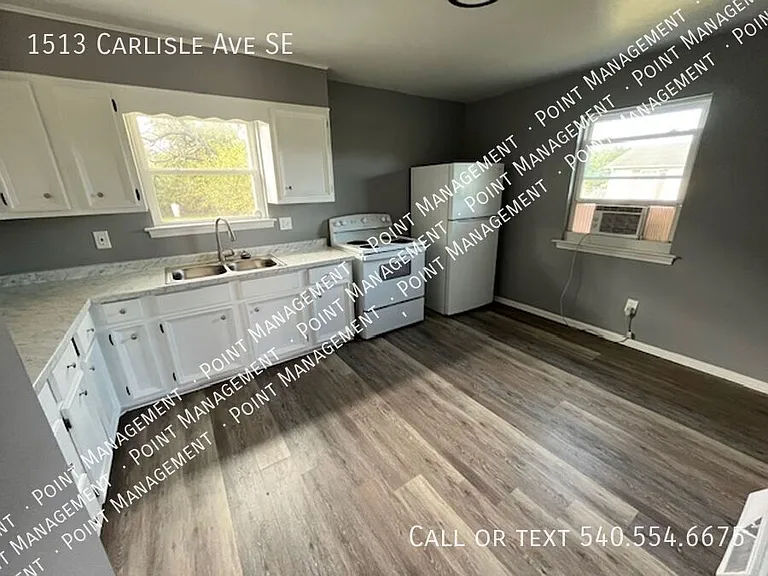 1513 Carlisle Ave SE — Photo 2