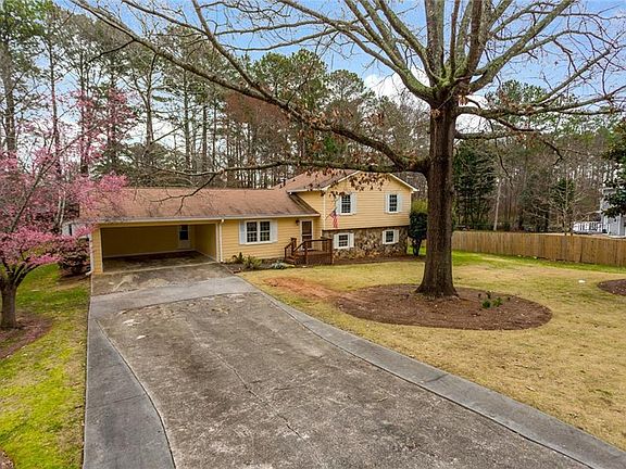 3rd image of 1096 Creekwood Ln