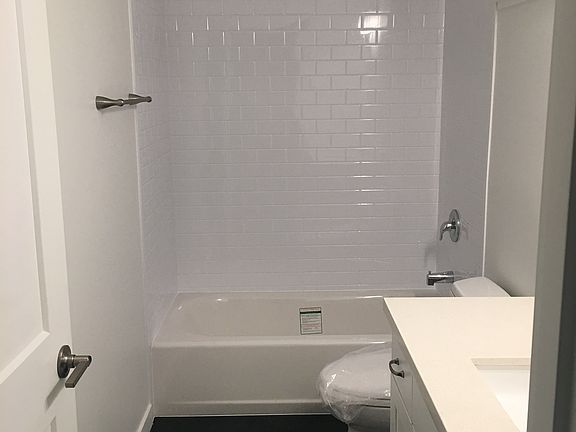 3rd image of 2452 NW 58th St