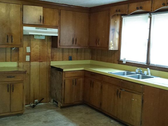 Eat-in kitchen